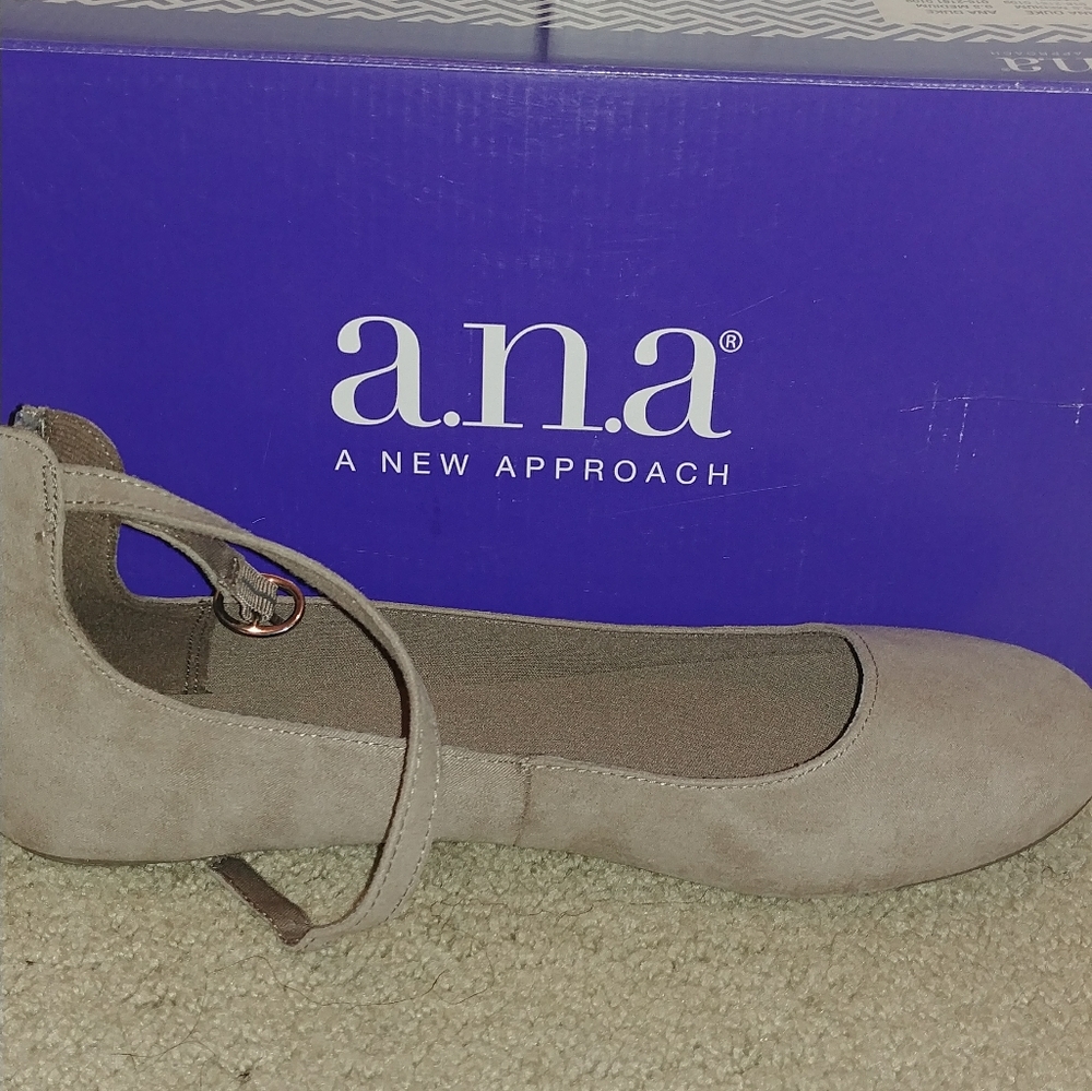 Nude flats